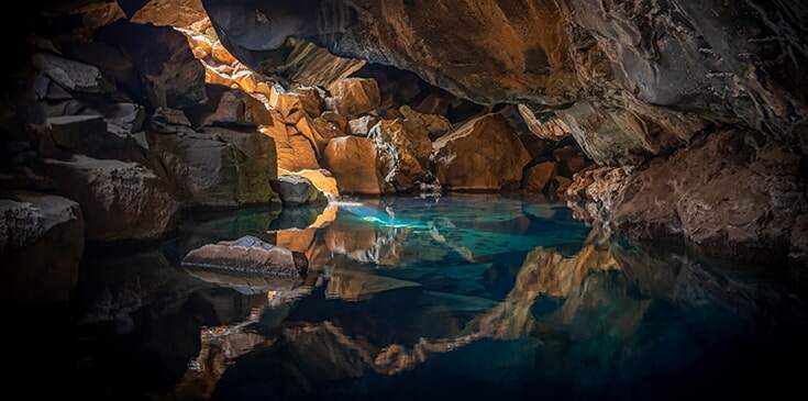 sonhar com caverna